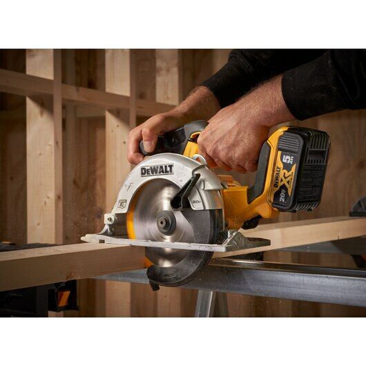DEWALT 20-V Max Brushless Circular Saw, 6 1/2-In (Tool Only)