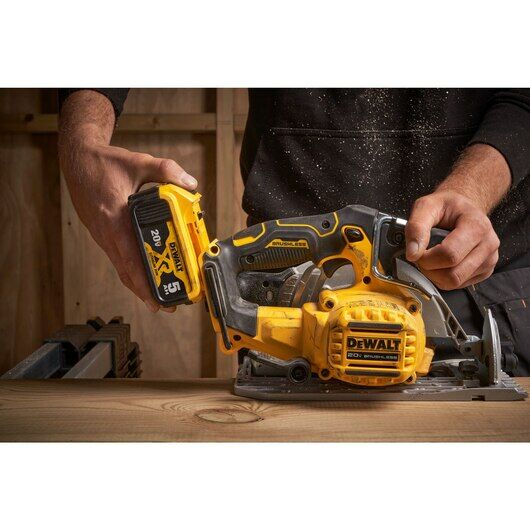 DEWALT 20-V Max Brushless Circular Saw, 6 1/2-In (Tool Only)