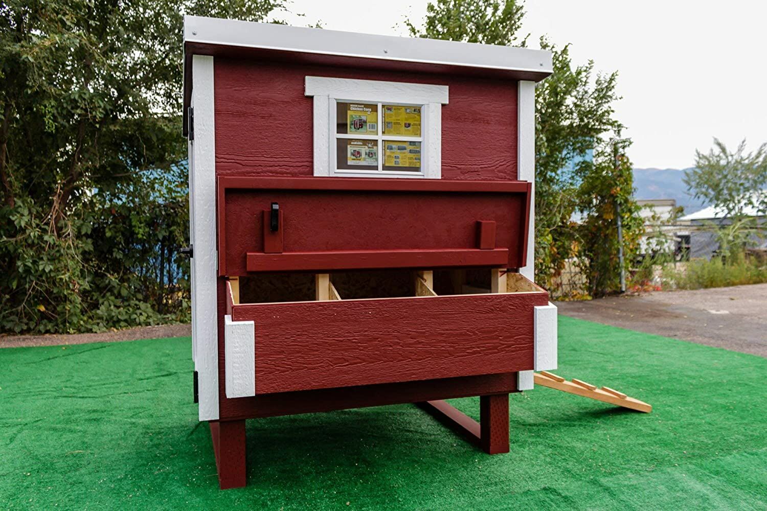 OverEZ Medium Chicken Coop in Red