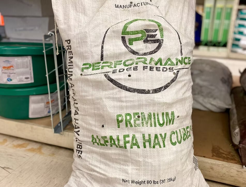 Performance Edge Feeds Premium Alfalfa Hay Cubes, 80-Lb