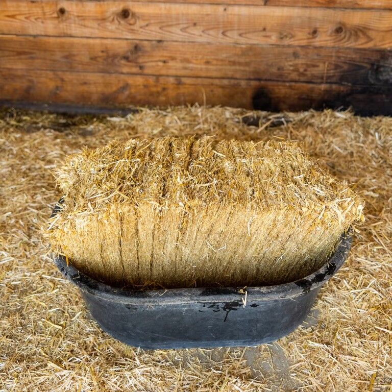 Standlee Premium Products Certified Straw Compressed Bale Animal Bedding, 3.6-Cu Ft