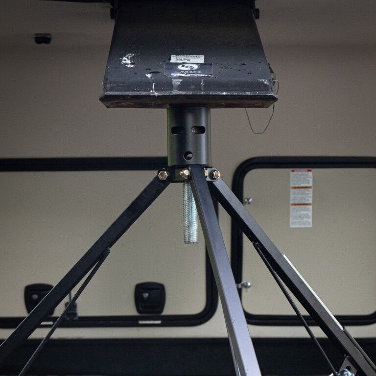 Camco Eaz-Lift King Pin Tripod 5th Wheel Stabilizer