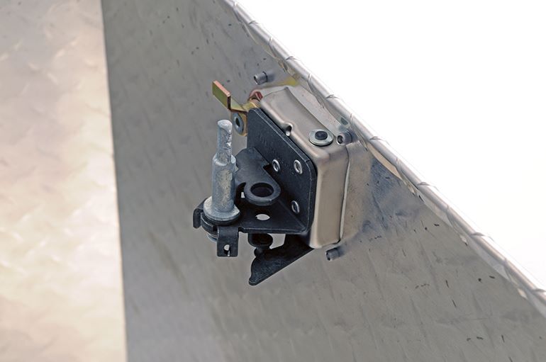 Dee Zee Triangle Trailer Box, 2.65-Cu Ft