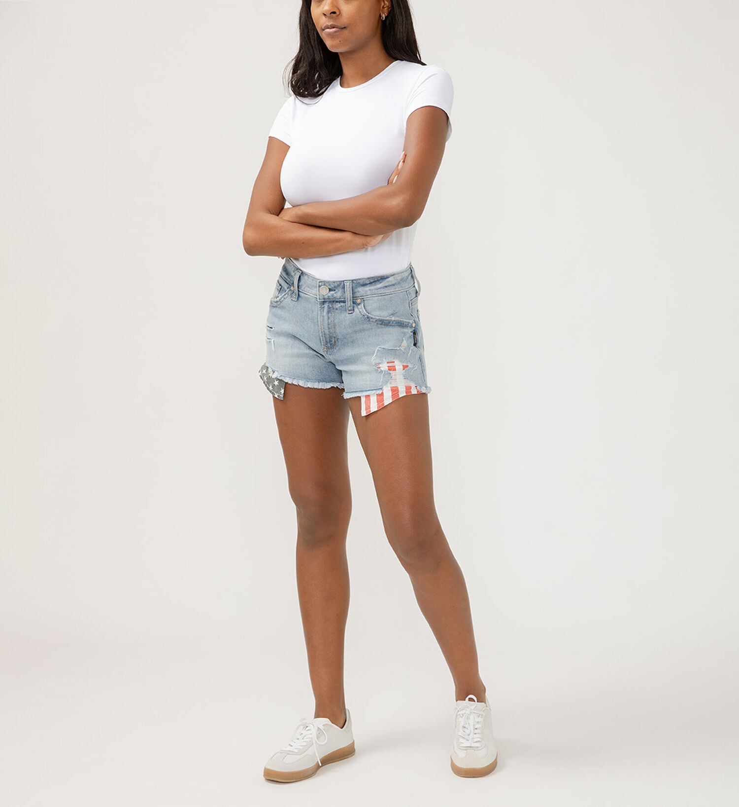 Silver Jeans Co. Women's Boyfriend Mid Rise Luxe Stretch Americana Shorts