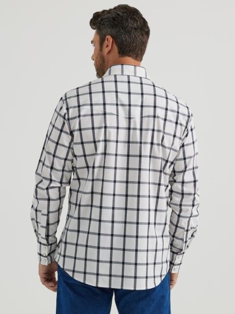 Wrangler Men's Wrinkle Resist Classic Fit Long Sleeve Shirt