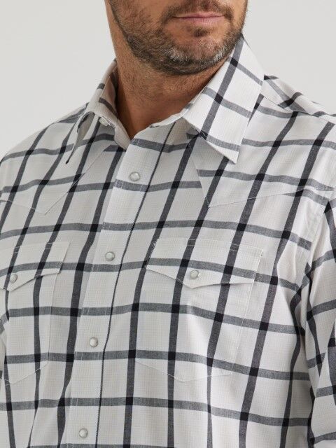 Wrangler Men's Wrinkle Resist Classic Fit Long Sleeve Shirt