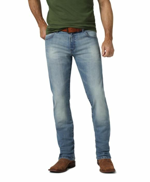 Wrangler Men's Retro Slim Straight in Jacksboro