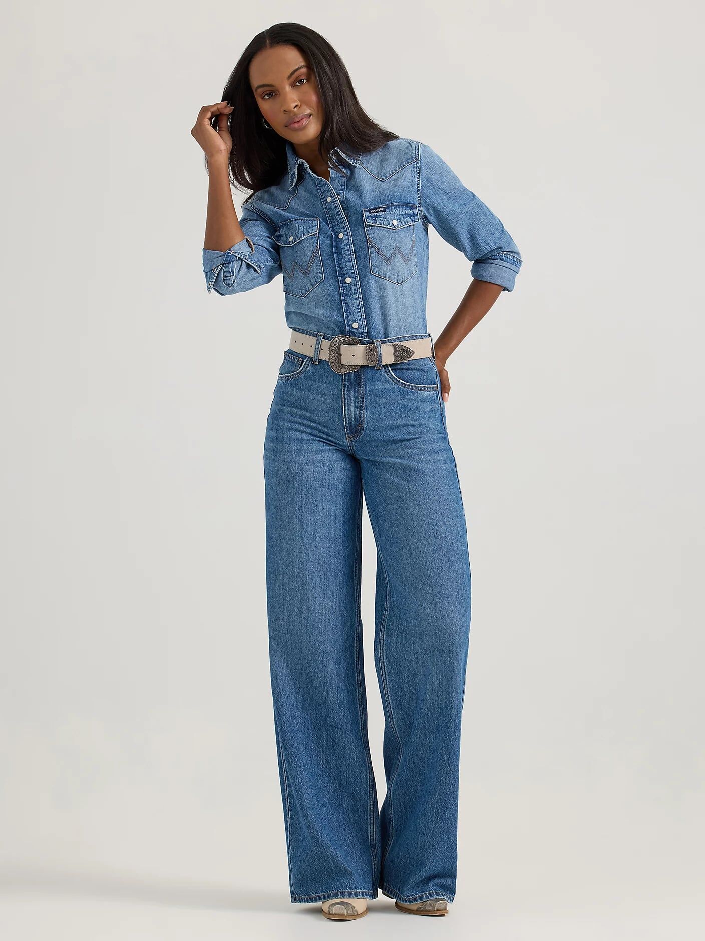 Wrangler Women's Classic Denim Slim Western Snap Shirt