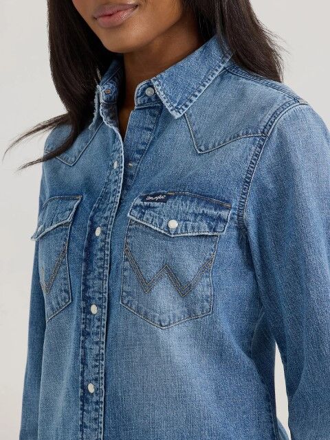Wrangler Women's Classic Denim Slim Western Snap Shirt