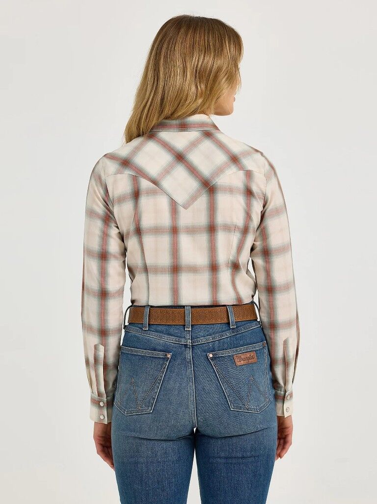 Wrangler Women's Essential Long Sleeve Plaid Western Snap Top