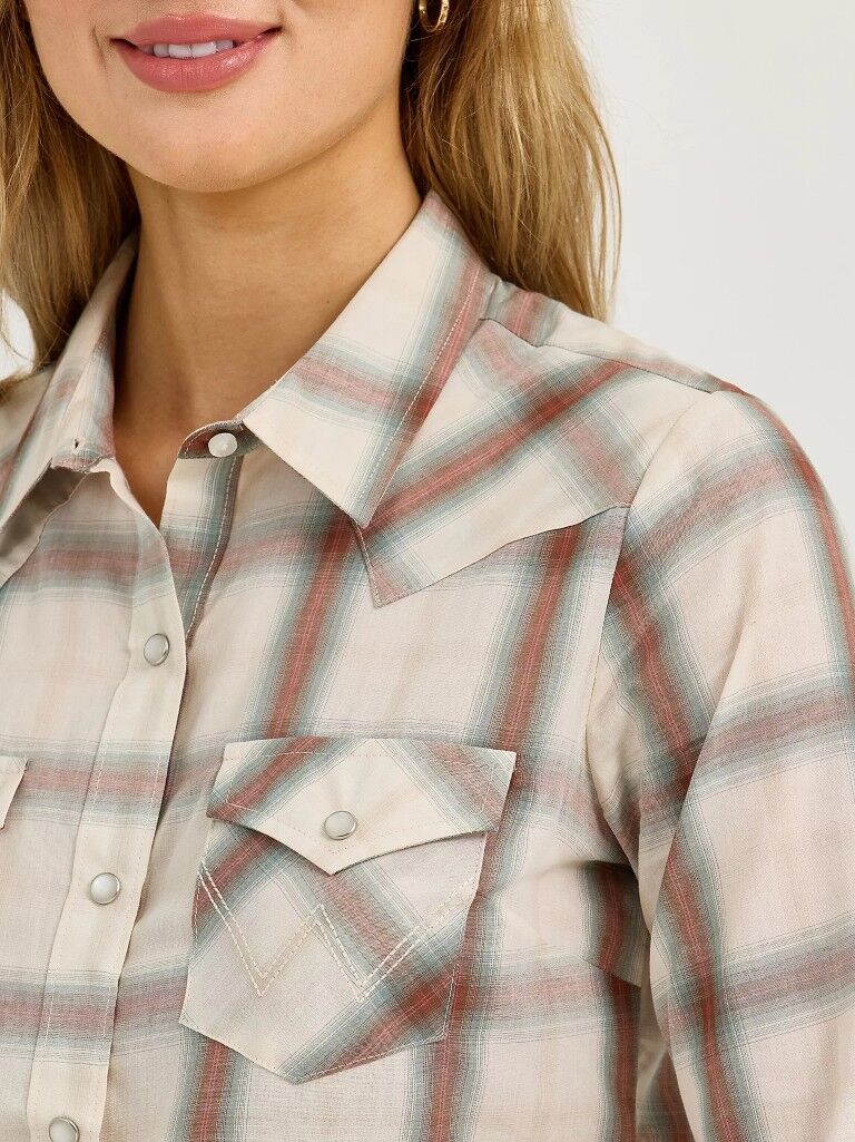Wrangler Women's Essential Long Sleeve Plaid Western Snap Top