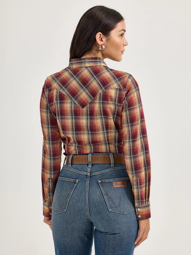 Wrangler Women's Essential Long Sleeve Plaid Western Snap Top