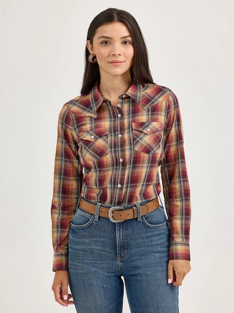 Wrangler Women's Essential Long Sleeve Plaid Western Snap Top