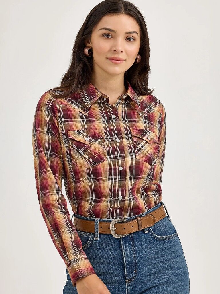 Wrangler Women's Essential Long Sleeve Plaid Western Snap Top