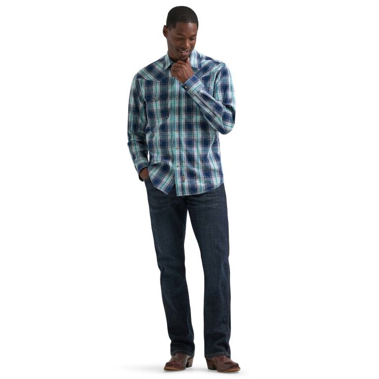 Wrangler Men's Retro Premium Modern Fit Long Sleeve Snap Shirt