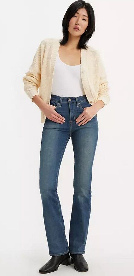 Levi's Women's 725 High Rise bootcut Jeans in Tore It Up
