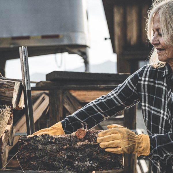 Wells Lamont Women's Cowhide Leather Shirred Wrist Gloves in Gold