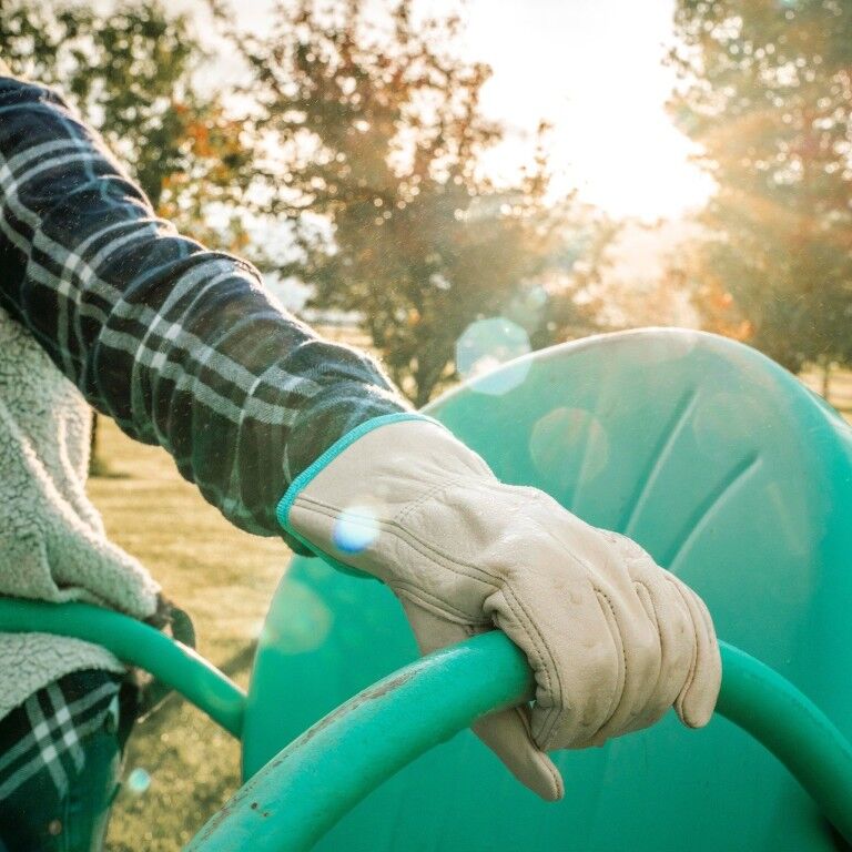 Wells Lamont Women's HydraHyde Leather Shirred Wrist Gloves