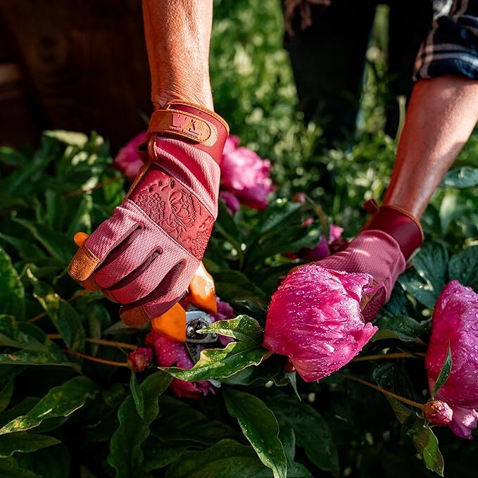 Wells Lamont Women's High Dexterity Breathable Work And Gardening Glove in Neo Rose