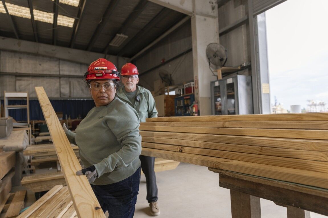 Carhartt Women's Sawyer Crewneck Sweatshirt