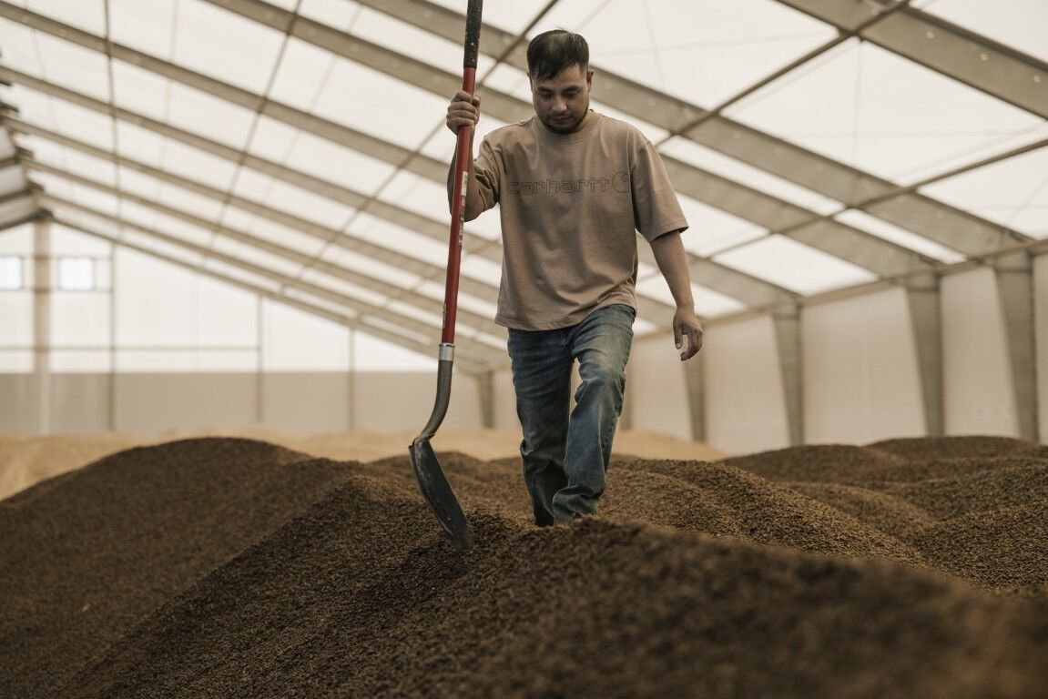 Carhartt Men's Loose Fit Heavyweight Short Sleeve Logo Graphic T-Shirt