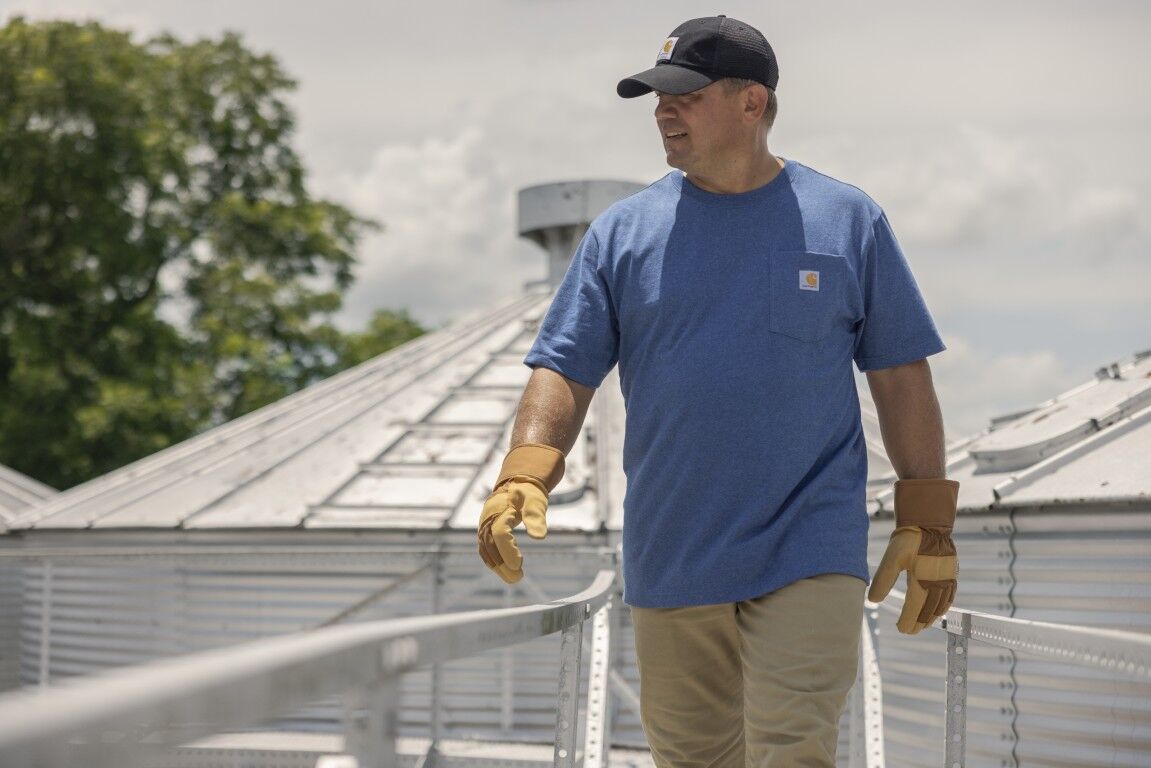 Carhartt Men's Loose Fit Heavyweight Short Sleeve Pocket T-Shirt