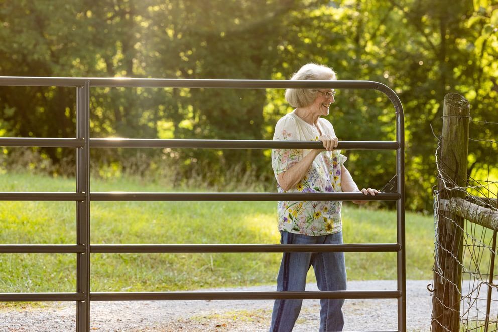 Behlen Country Gray The Heritage Round Corner Gate, 6-Ft x 50-In