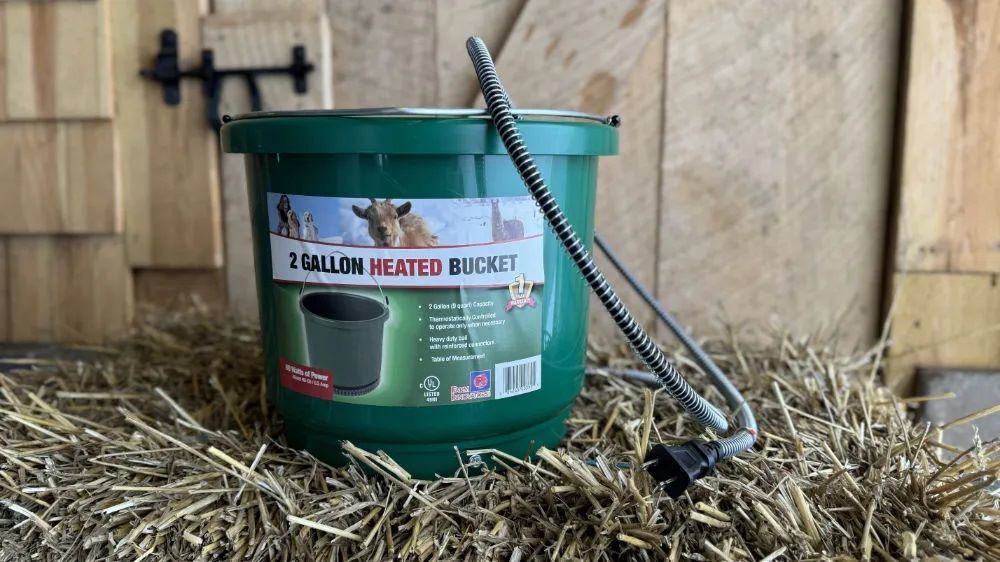 Farm Innovators Heated Bucket, 2-Gal