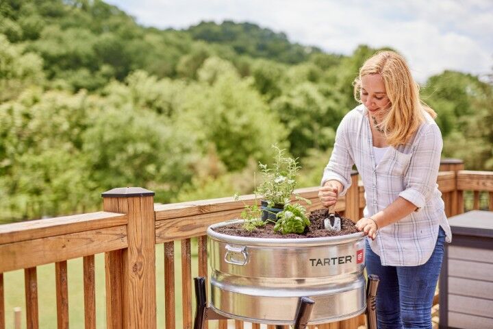 Tarter Round 23 Gallon Tank with Handles, 2 x 1 ft.