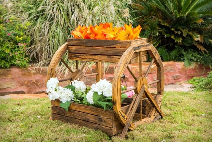 Leigh Country 3-Tier Wagon Wheel Planter