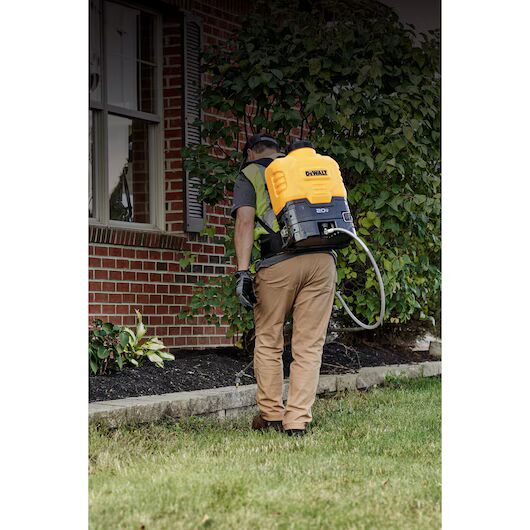 DEWALT Cordless Backpack Sprayer, 4-Gal