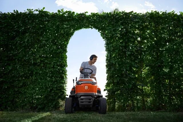 Husqvarna TS120 42 in. Riding Lawn Mower