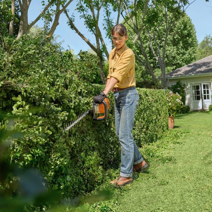 STIHL HSA 60 Battery Powered Hedge Trimmer With Battery And Charger