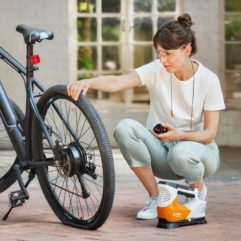 STIHL KOA 20 Cordless Air Inflator With Battery And Charger