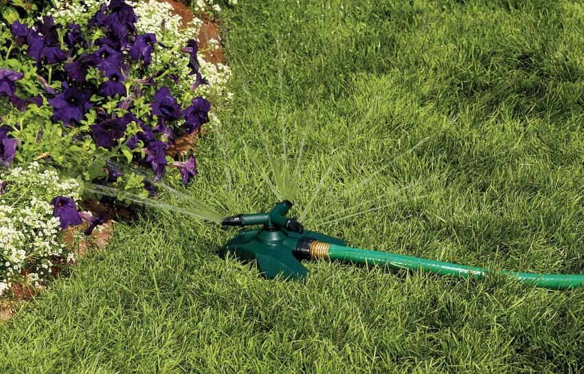Orbit Plastic 3-Arm 360° Pattern Revolving Sprinkler On Plastic Base, 25-Ft