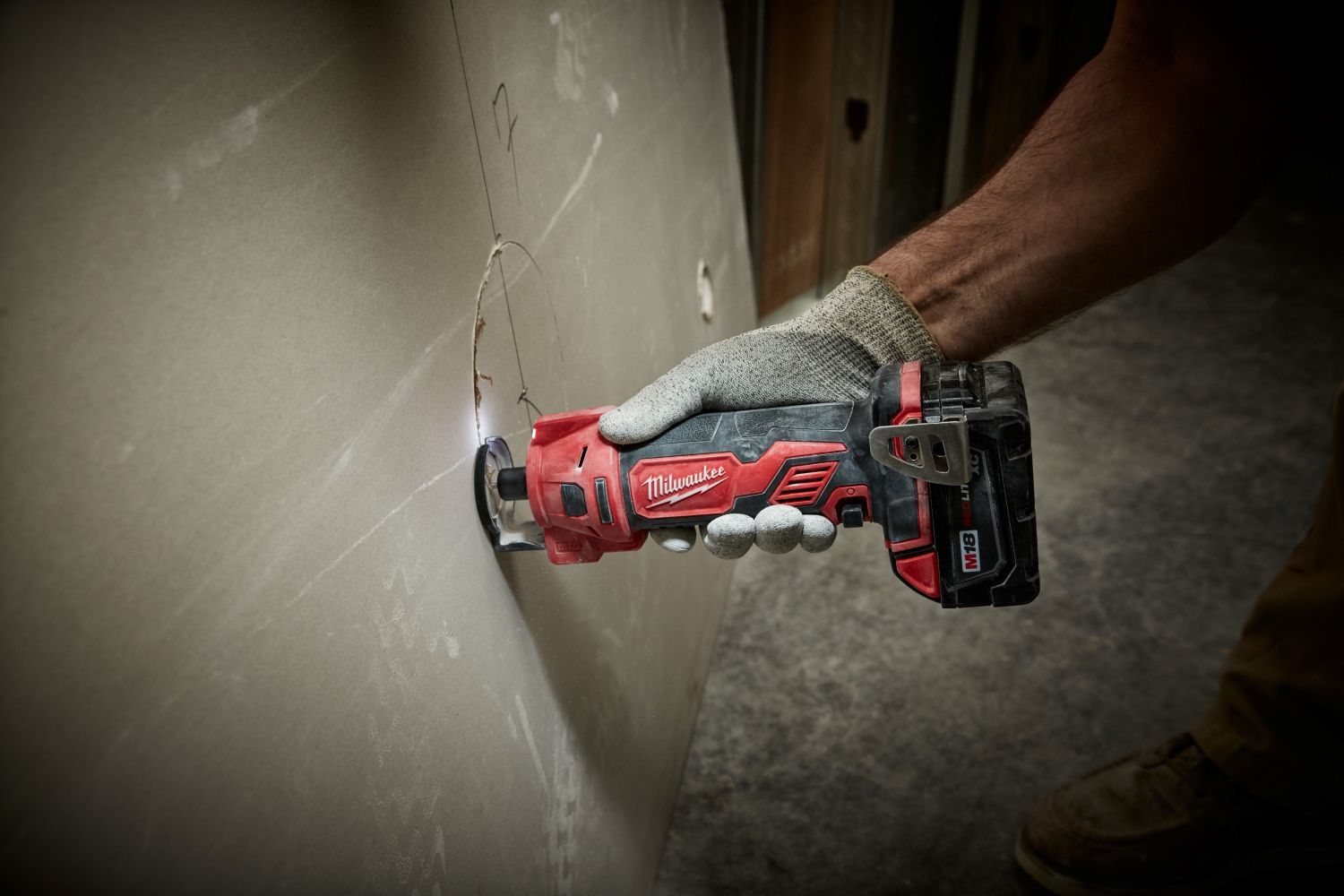 Milwaukee M18 Cut Out Tool
