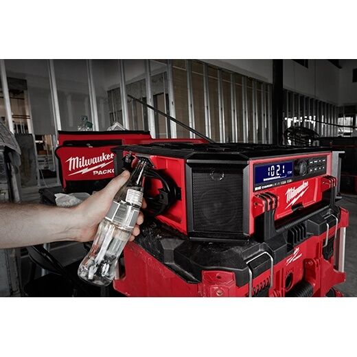 Milwaukee M18 Corded Packout Jobsite Radio/Charger