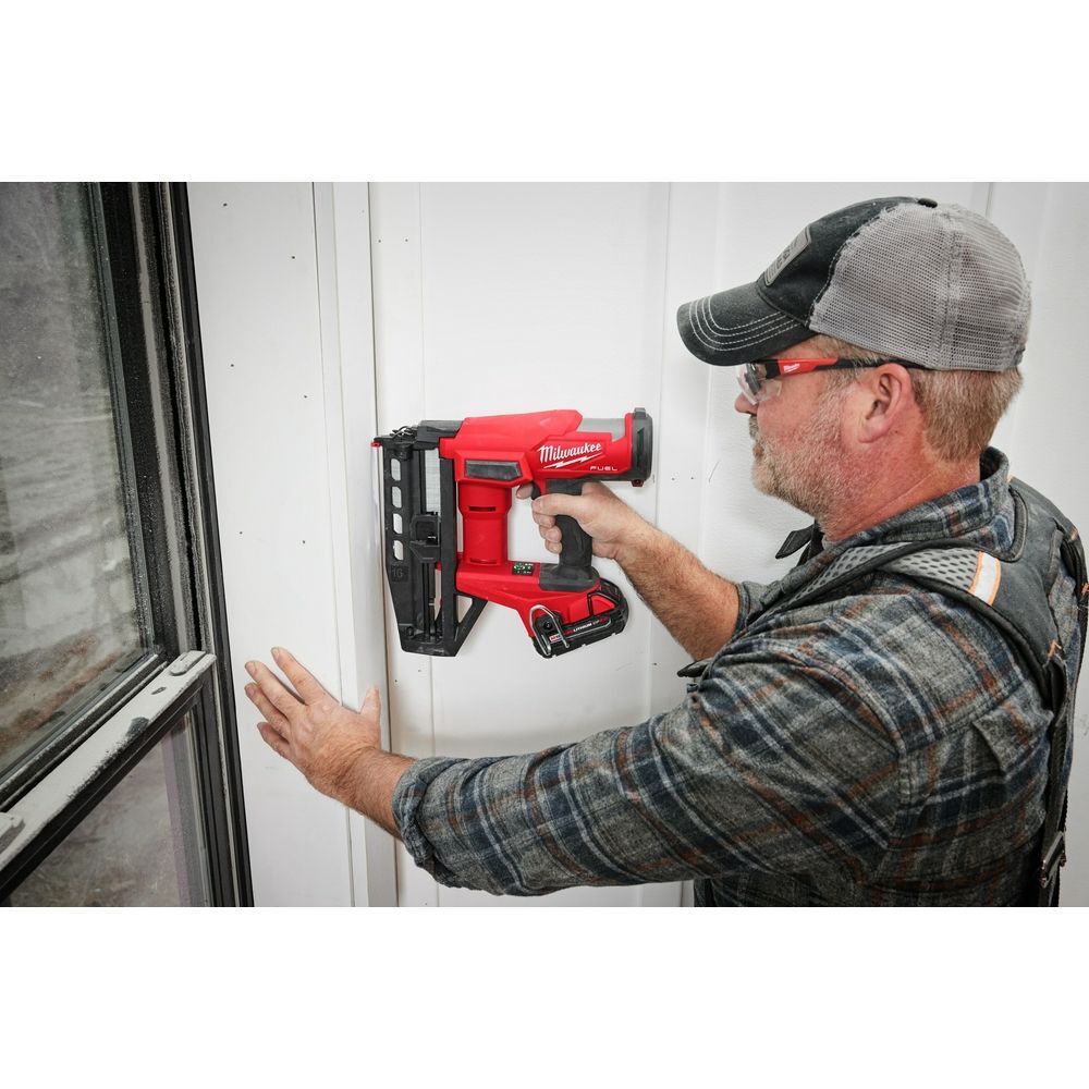 Milwaukee M18 FUEL 16 Gauge Straight Finish Nailer