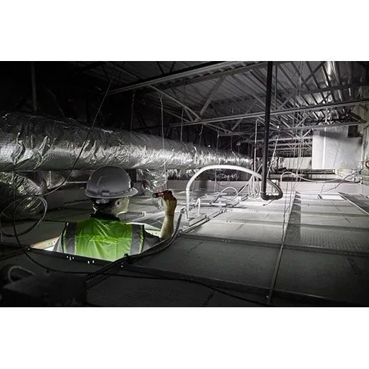 Milwaukee REDLITHIUM USB 1100L Twist Focus Rechargeable Flashlight