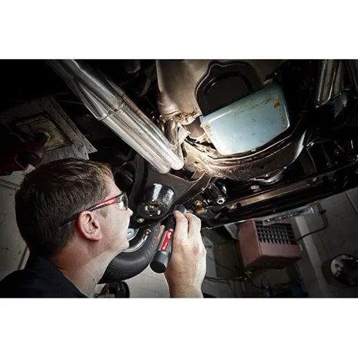 Milwaukee REDLITHIUM USB 1100L Twist Focus Rechargeable Flashlight