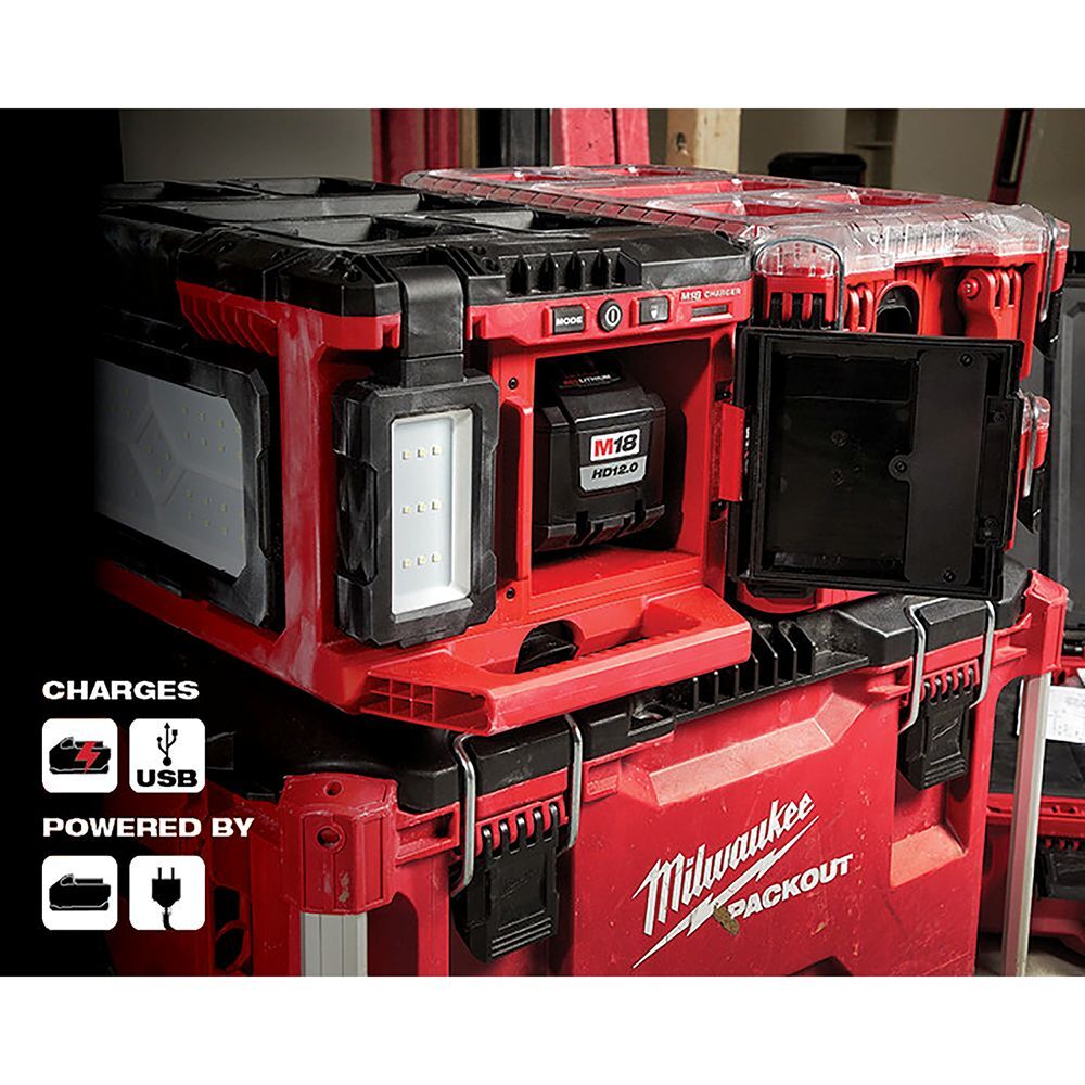Milwaukee M18 PACKOUT Light/Charger