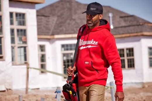 Milwaukee Men's FREEFLEX Logo Pullover Hoodie