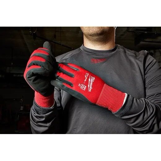Milwaukee Cut Level 1 Winter Insulated Gloves in Red