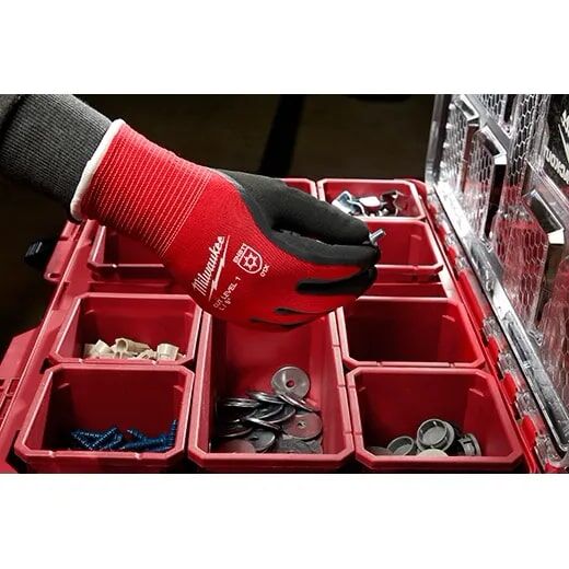 Milwaukee Cut Level 1 Winter Insulated Gloves in Red