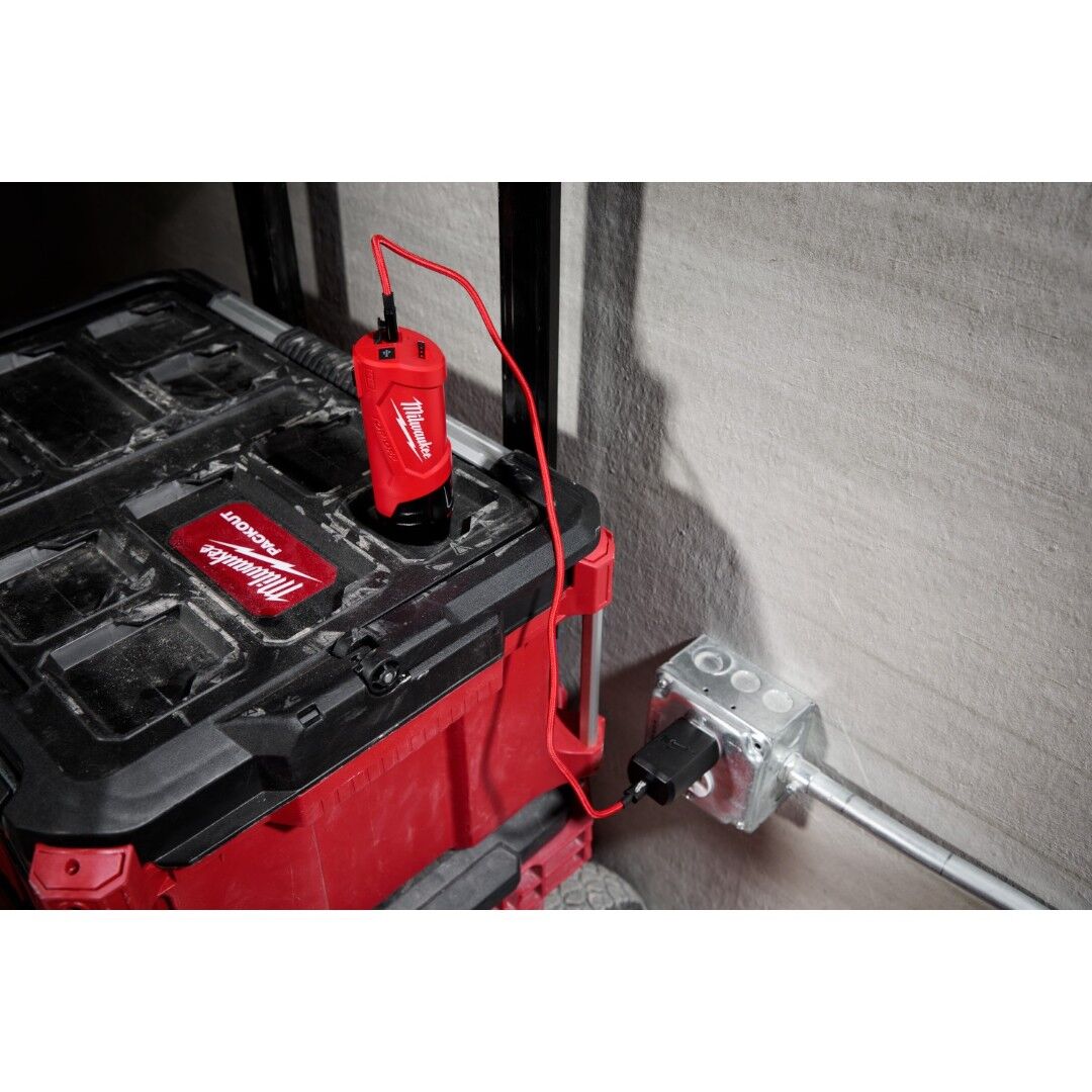 Milwaukee M12 TOP-OFF Power Supply & Charger – 2-in-1 USB-C, 15W, Powers Heated Gear & Devices