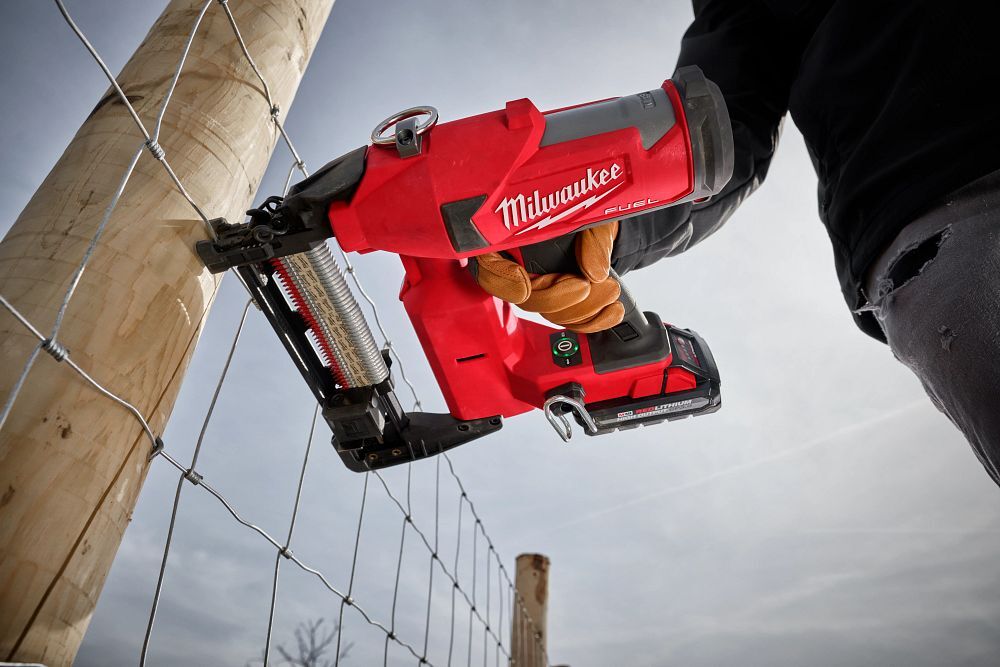 Milwaukee Galvanized Staples, 9-Gauge, 1 1/2-In, 960-Pk