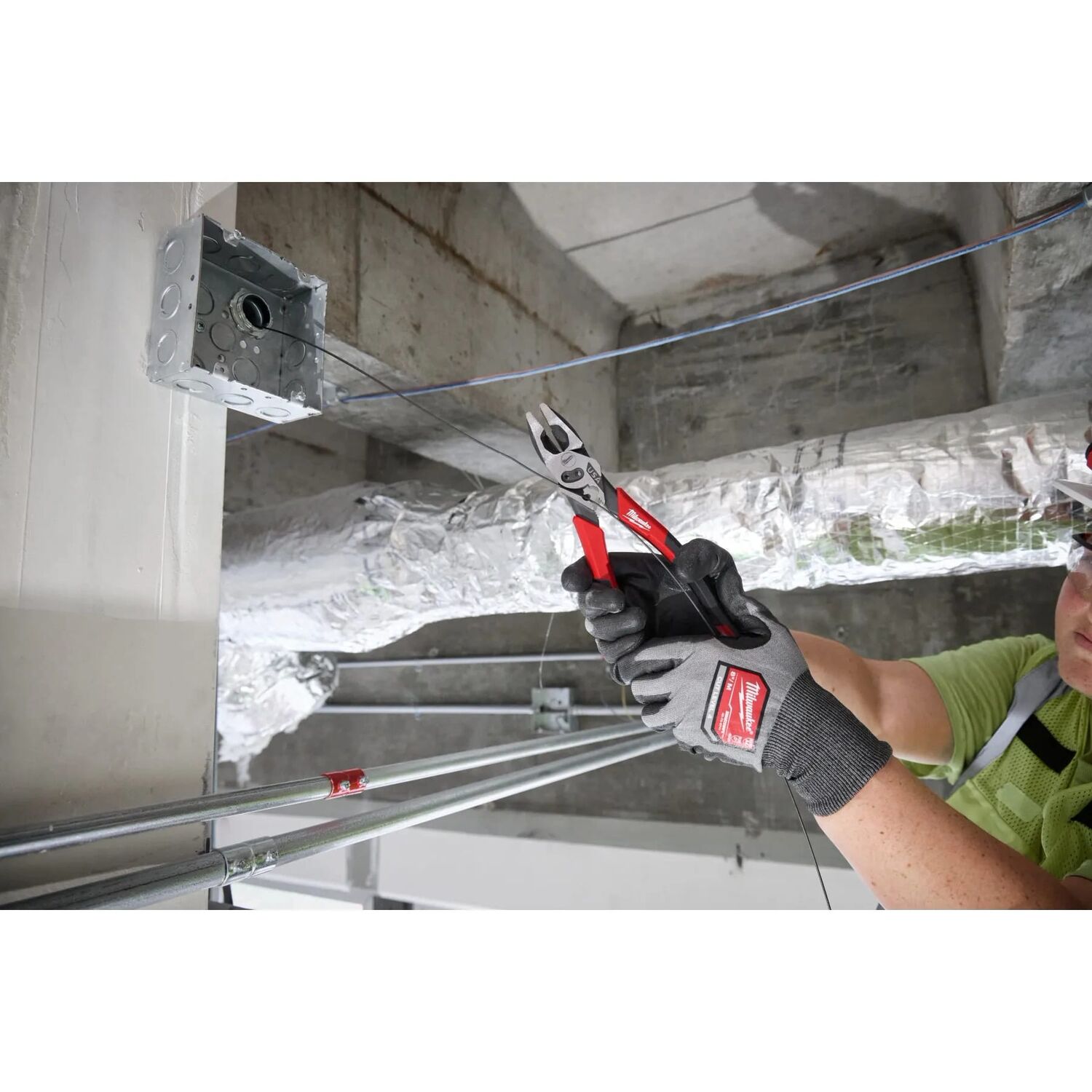 Milwaukee 9-In Lineman's Comfort Grip Pliers with Crimper and Bolt Cutter (USA)