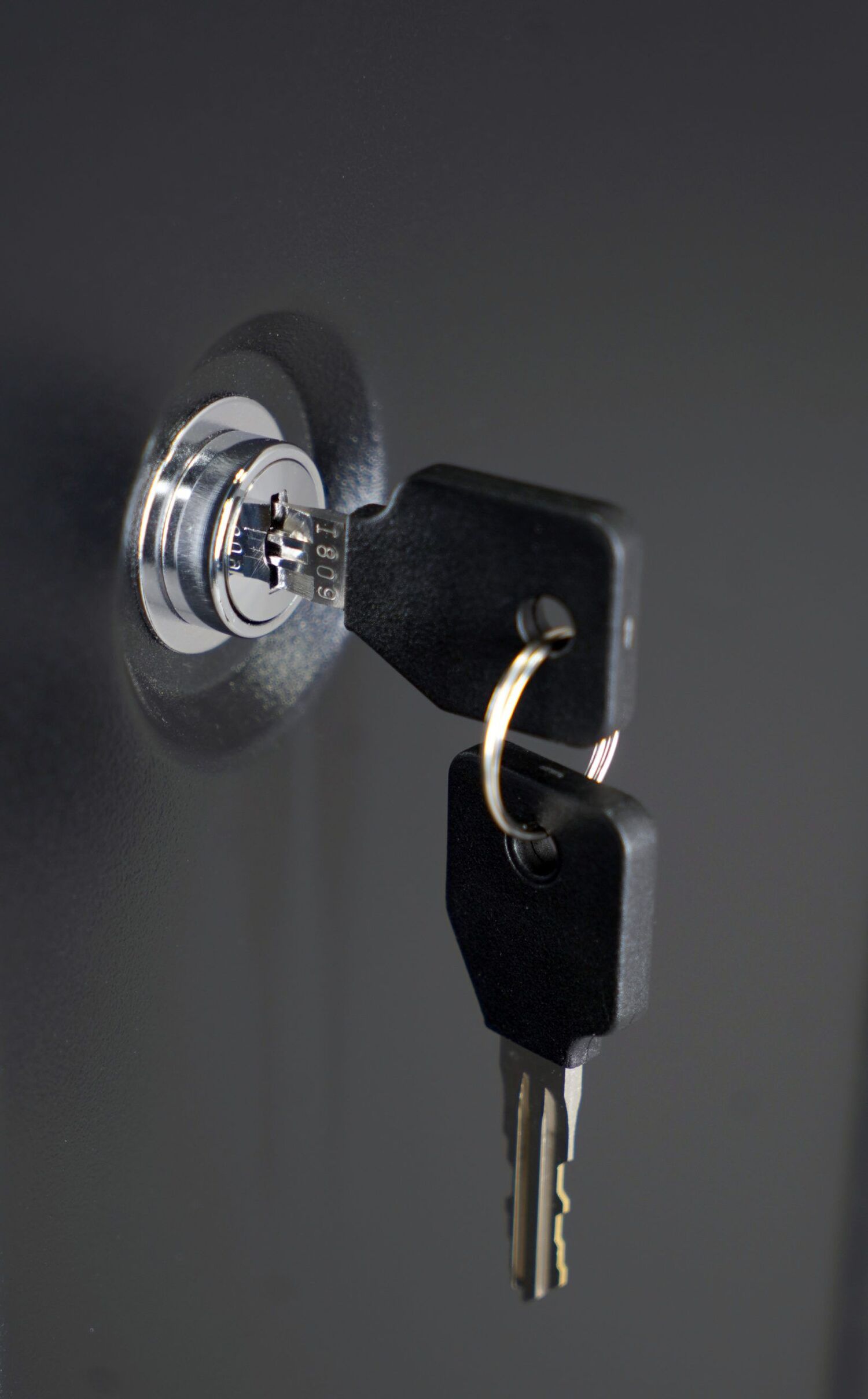 Stack-On 18 Gun Security Cabinet With Beveled Edge Design & Convertible Interior