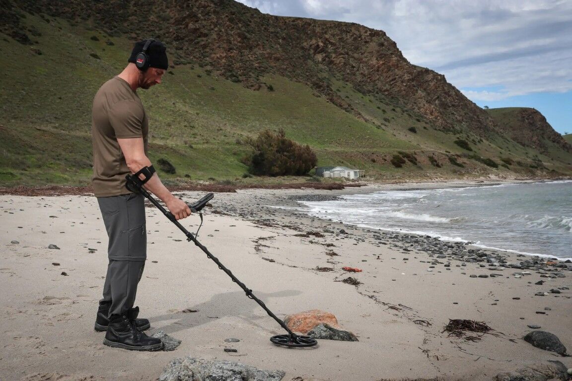 Minelab Equinox 900 Metal Detector