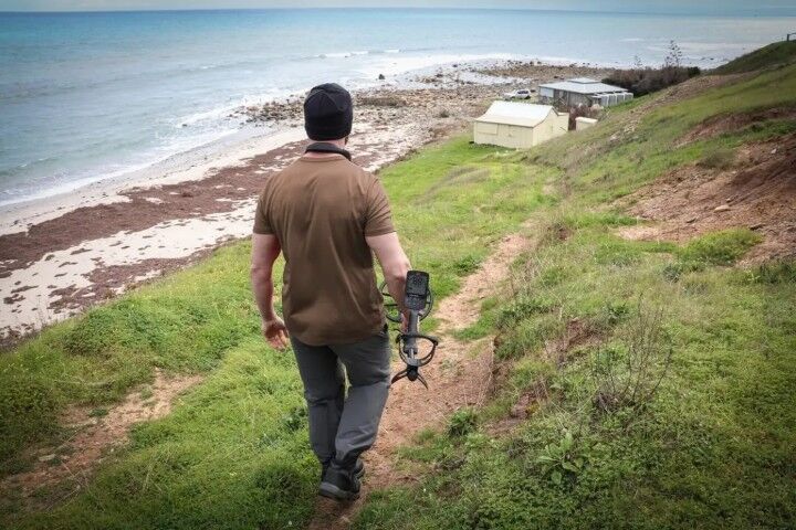 Minelab Equinox 900 Metal Detector